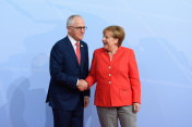 Bundeskanzlerin Angela Merkel begrüßt den australischen Premierminister Malcolm Turnbull zum G20-Gipfel in Hamburg. 