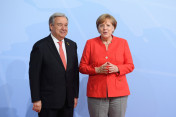 Bundeskanzlerin Angela Merkel begrüßt den Generalsekretär der Vereinten Nationen António Guterres zum G20-Gipfel in Hamburg. 