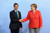 Bundeskanzlerin Angela Merkel begrüßt den mexikanischen Präsidenten Enrique Peña Nieto zum G20-Gipfel in Hamburg. 