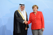 Bundeskanzlerin Angela Merkel begrüßt den Staatsminister des Königreiches Saudi-Arabien Ibrahim bin Abdulaziz Al-Assaf zum G20-Gipfel in Hamburg. 