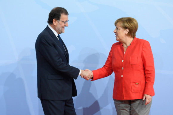 Bundeskanzlerin Angela Merkel begrüßt Mariano Rajoy, Ministerpräsident Spaniens, zum G20-Gipfel auf dem Messegelände in Hamburg.