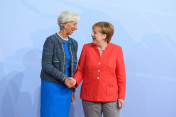 Federal Chancellor Angela Merkel welcomes IMF head Christine Lagarde to the G20 summit in Hamburg.