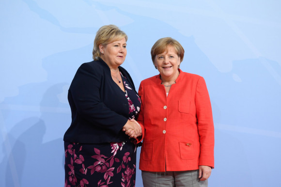 Federal Chancellor Angela Merkel welcomes Norwegian Prime Minister Erna Solberg to the G20 summit in Hamburg.